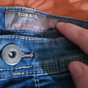 Torrid Luxe or Midfit jeans